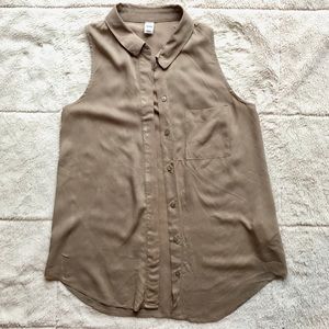 Old Navy sleeveless button down blouse